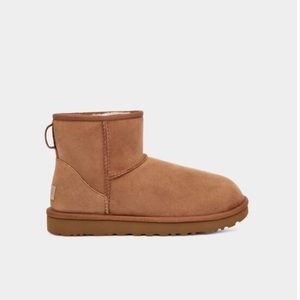 US size 9 women mini UGGs